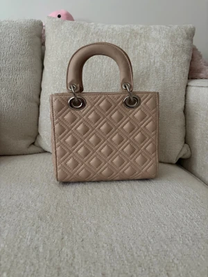 Väska - Nyskick med band 