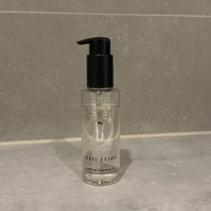 Bobbi Brown cleansing oil - Bobbi brown cleansing oil 100 ml. Använts lite