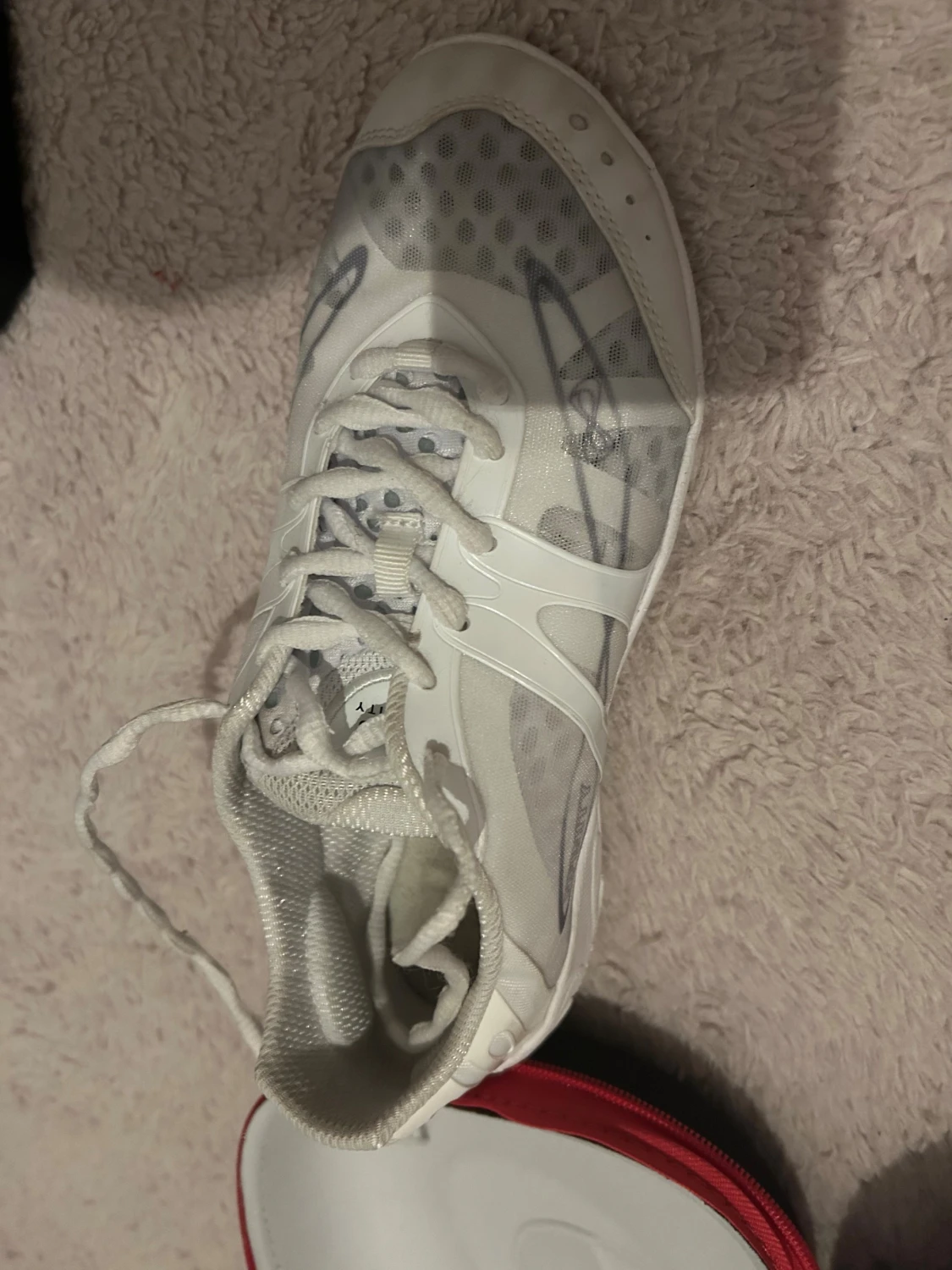 Vita cheerskor från nfinity - 2