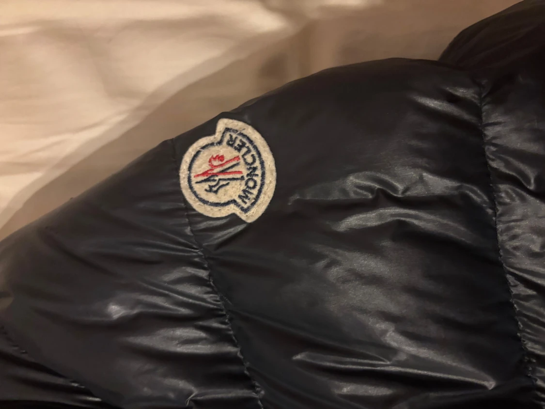 Svart Moncler pufferjacka med huva - 2