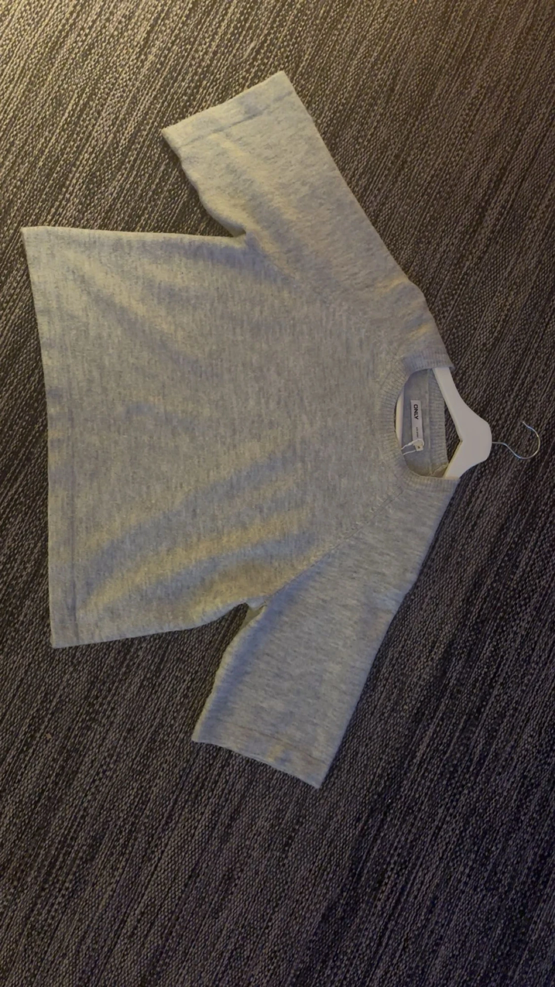 Grå stickad tröja från ONLY - 1