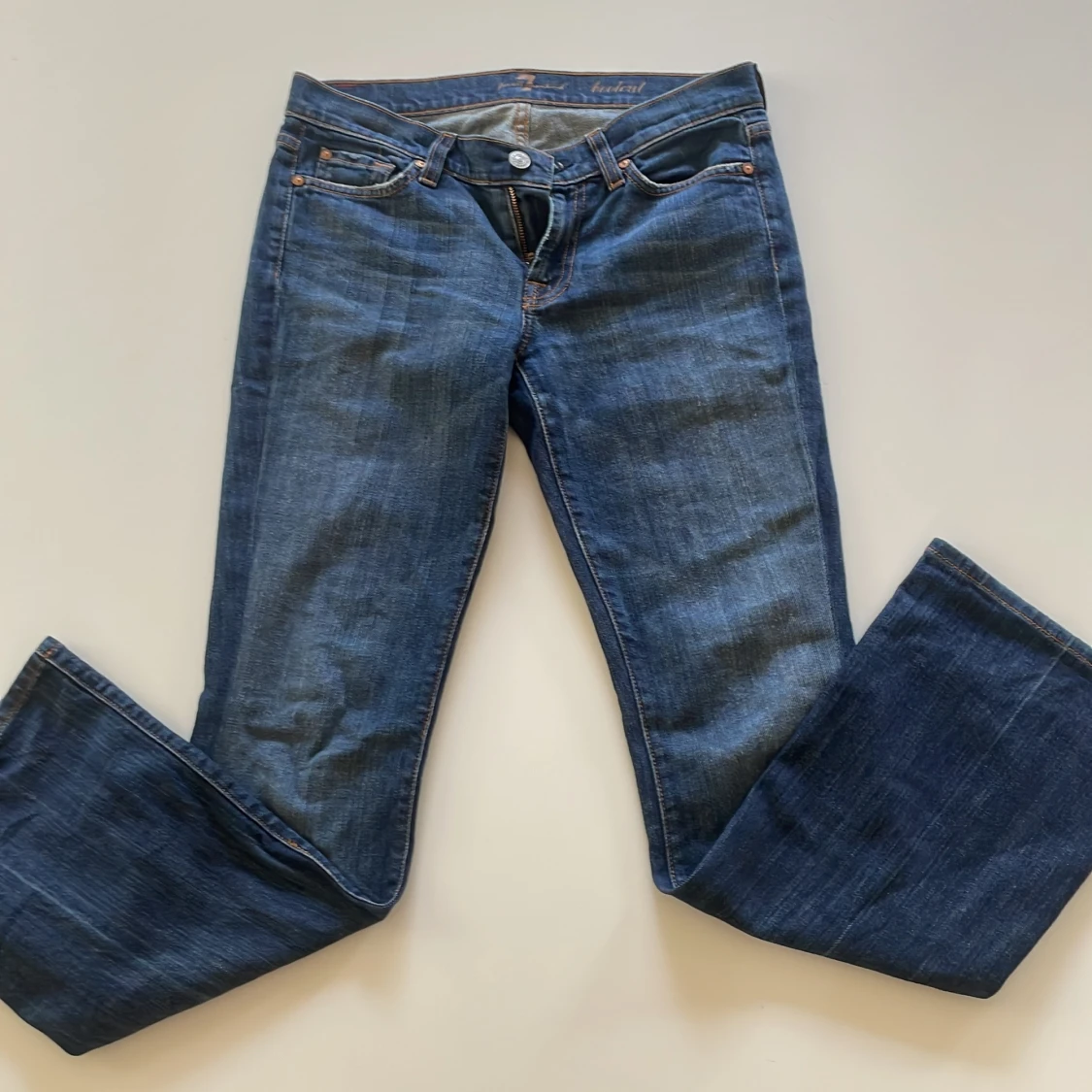 Blå bootcut jeans från 7 for all mankind  - 4