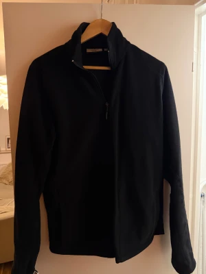 Tuxer - fleece - Tuxer fleece Strl L Använd, cond 9/10 Nypris 499:- Mitt pris 200:-