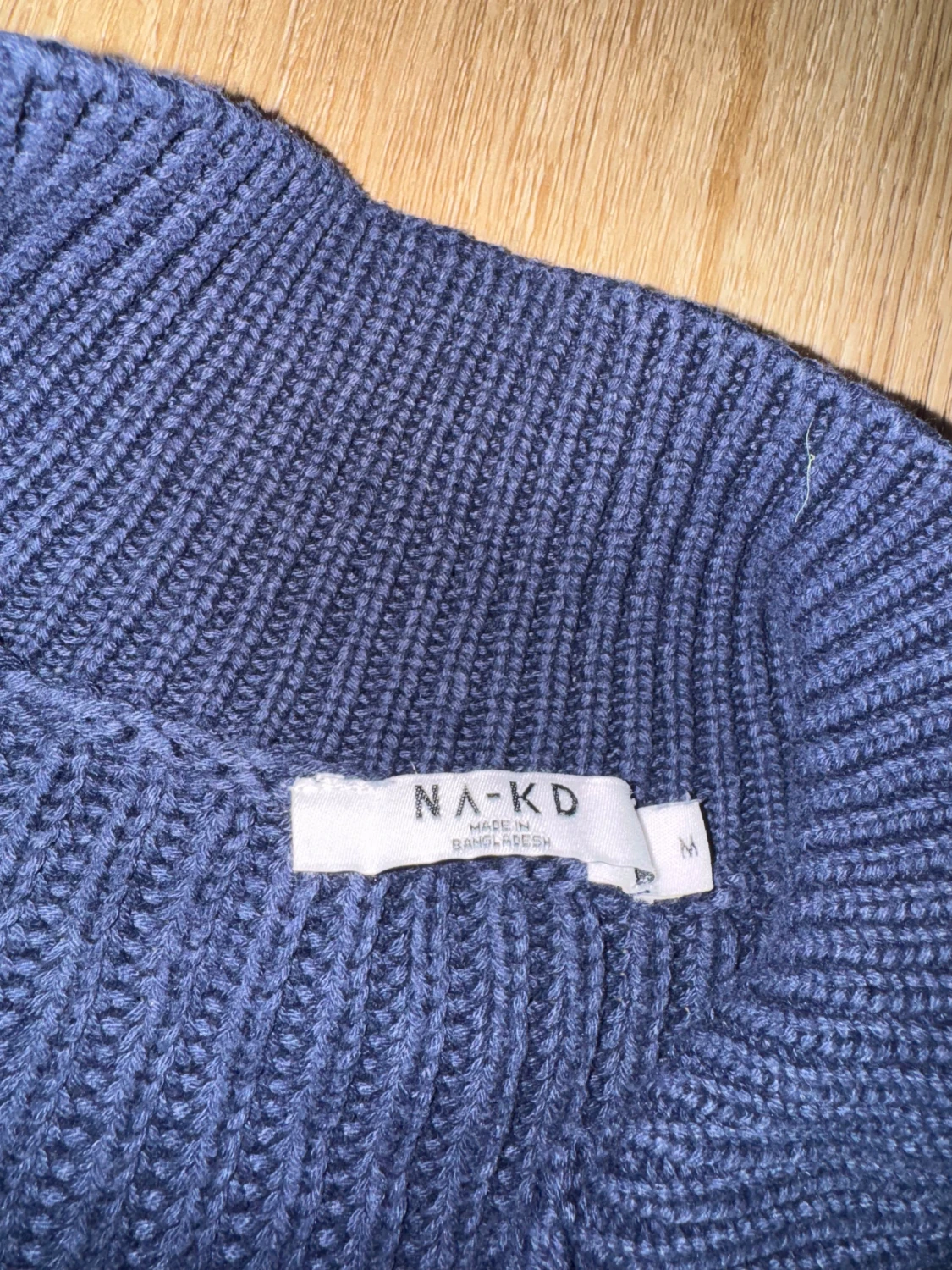 Marinblå stickad tröja NA-KD half zip - 3