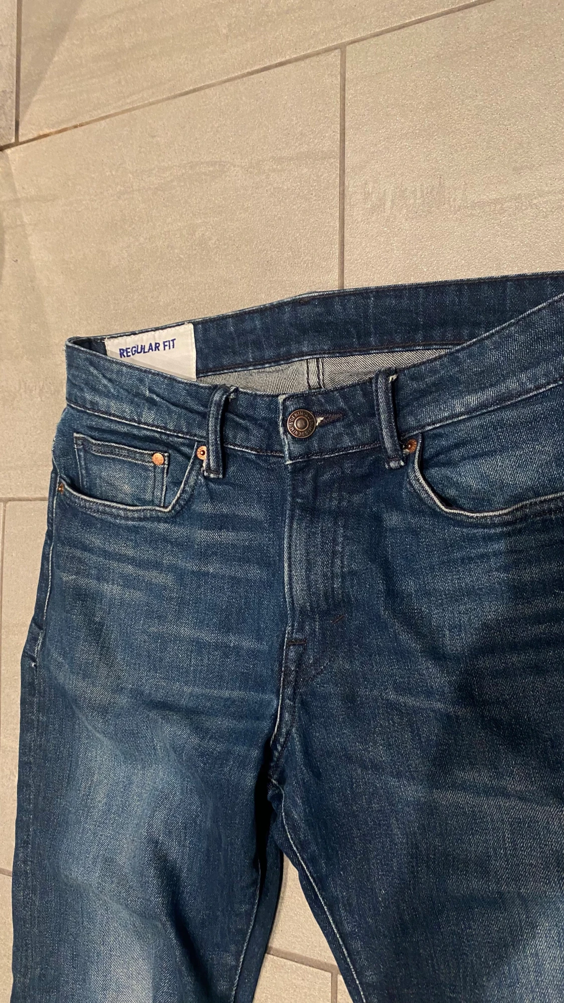 Mörkblåa jeans - 1