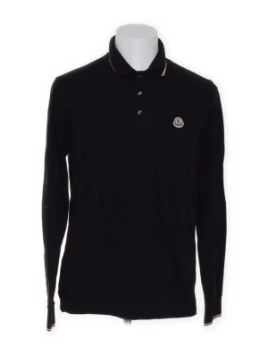 Moncler Långärmad Piké  - Säljer denna långärmade Moncler pikén i nyskick! Självklart äkta (bild 4)! Nypris 3499, mitt pris 1259! Size M! Hör av dig vid eventuella funderingar!