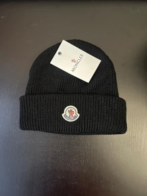 Svart mössa - En bra mössa för kalla vinter pris kan diskuteras