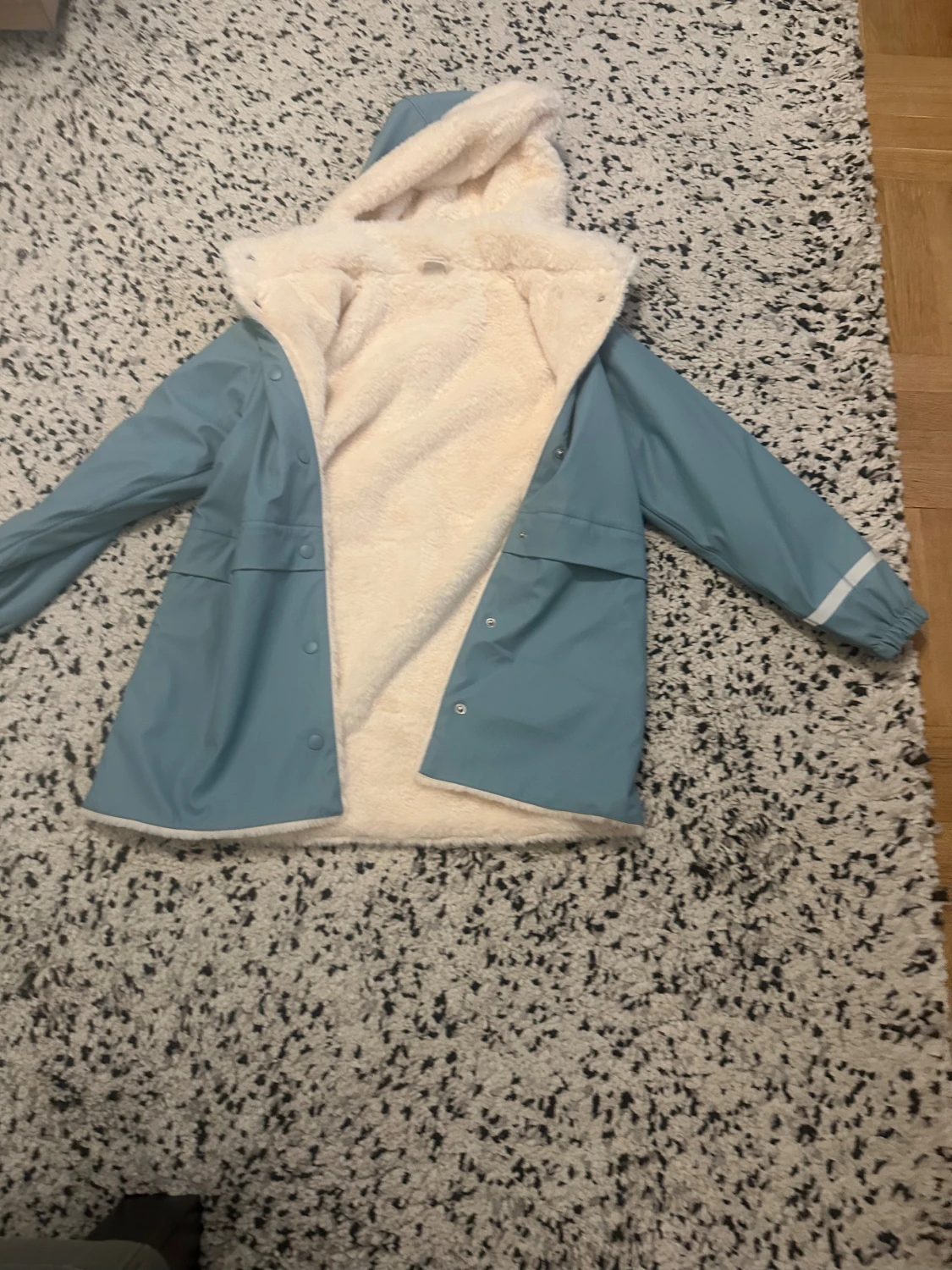 Blå regnjacka med teddyfoder