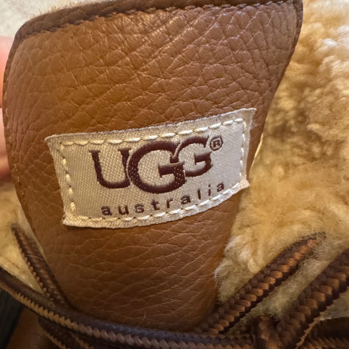 Bruna vinterboots från UGG med fårskinn - 3