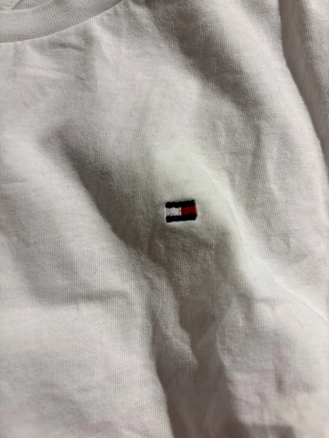 Vit t-shirt från Tommy Hilfiger - 2
