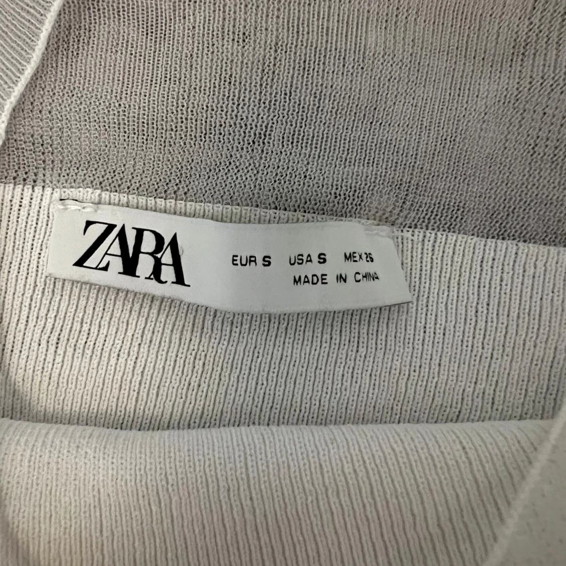 Vit topp med mesh från Zara Stockholmsstil - 1