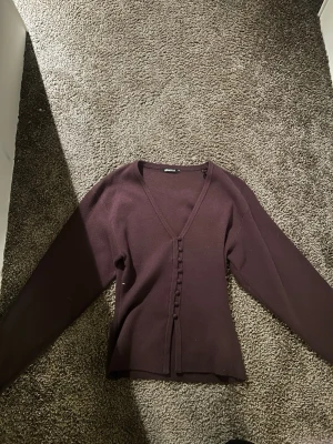 Brun figursydd tröja från Gina  - Brun figursydd tröja ifrån Gina tricot! Strl xs 