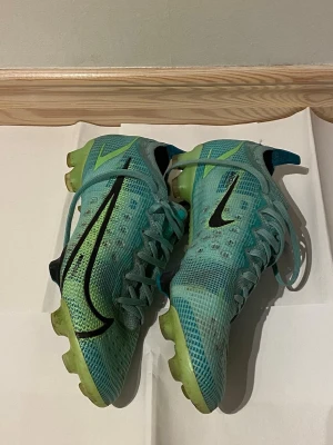 Nike mercurial elite  - Tjenare! Säljer ett par Nike mercurial elite i riktigt fint skick! Nypris runt 2750kr och mitt pris just nu 399kr