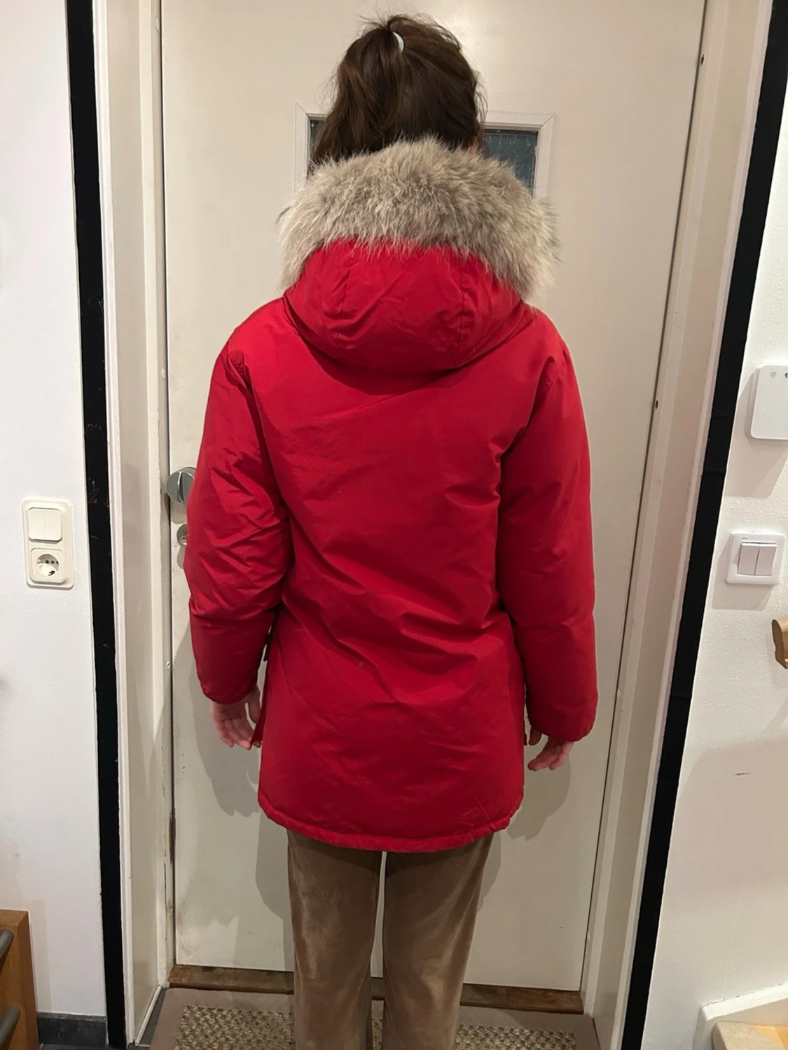 Röd parkas från Woolrich med pälskrage - 1