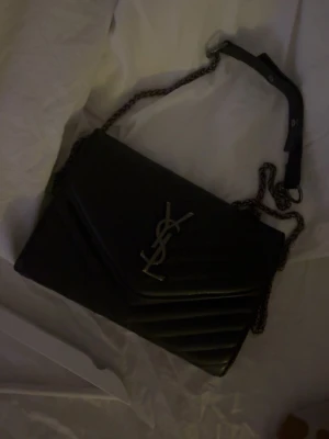 Väska  - Säljer min så snygga väska skriv för frågor pris kan diskuteras ❤️