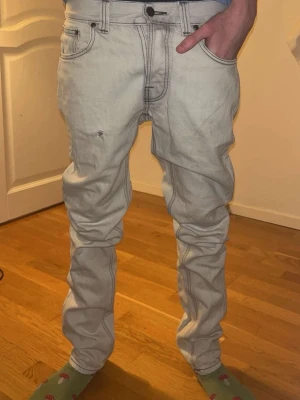 Nudie jeans - Säljer ett par nudie jeans dom är slim och sitter väldigt bra. Skick 9/10. W30 L30