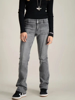 Grå Gina jeans strl 152!! - Jeans från Gina osäker om de fortfarande säljs low waist med två fickor i fram och två sträck ned as snygga säljer pga för korta för mig skriv för fler bilder!!❤️❤️i storlek 152!!