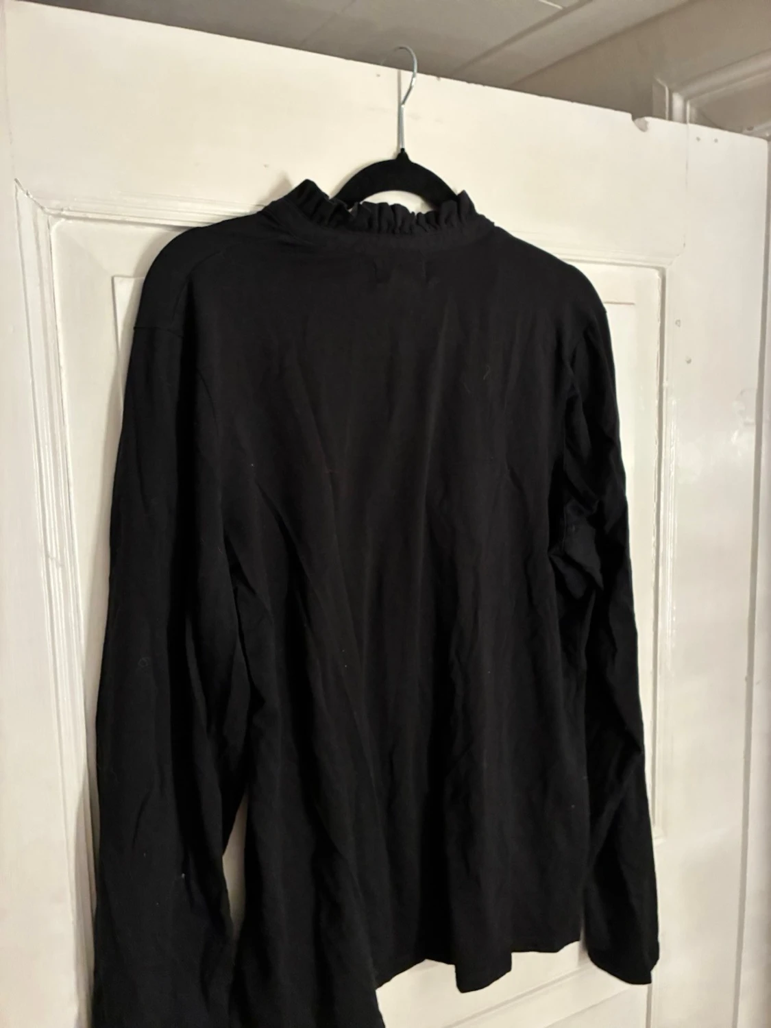 Svart tröja med volangkrage Holly & Whyte - 2