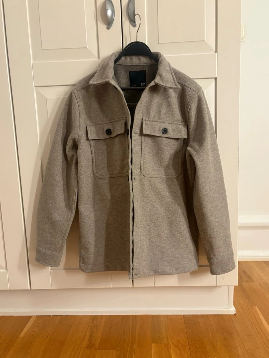 Beige overshirt med fickor - 2