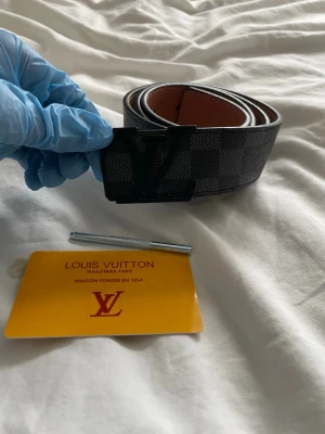 Louuiis vuittton bälte helt nytthållgörare medföljer -  Louuiis vuittton bälte helt nytt fler finns om ni vill köpa fler av samma så skriv bara innan ni köper TikTok:Scandinavia_market hållgörare medföljer