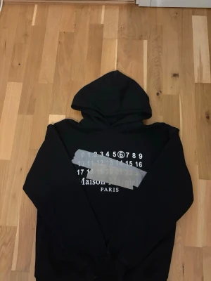 Maison margiela hoodie - Använd två gånger ser sprillans ny ut