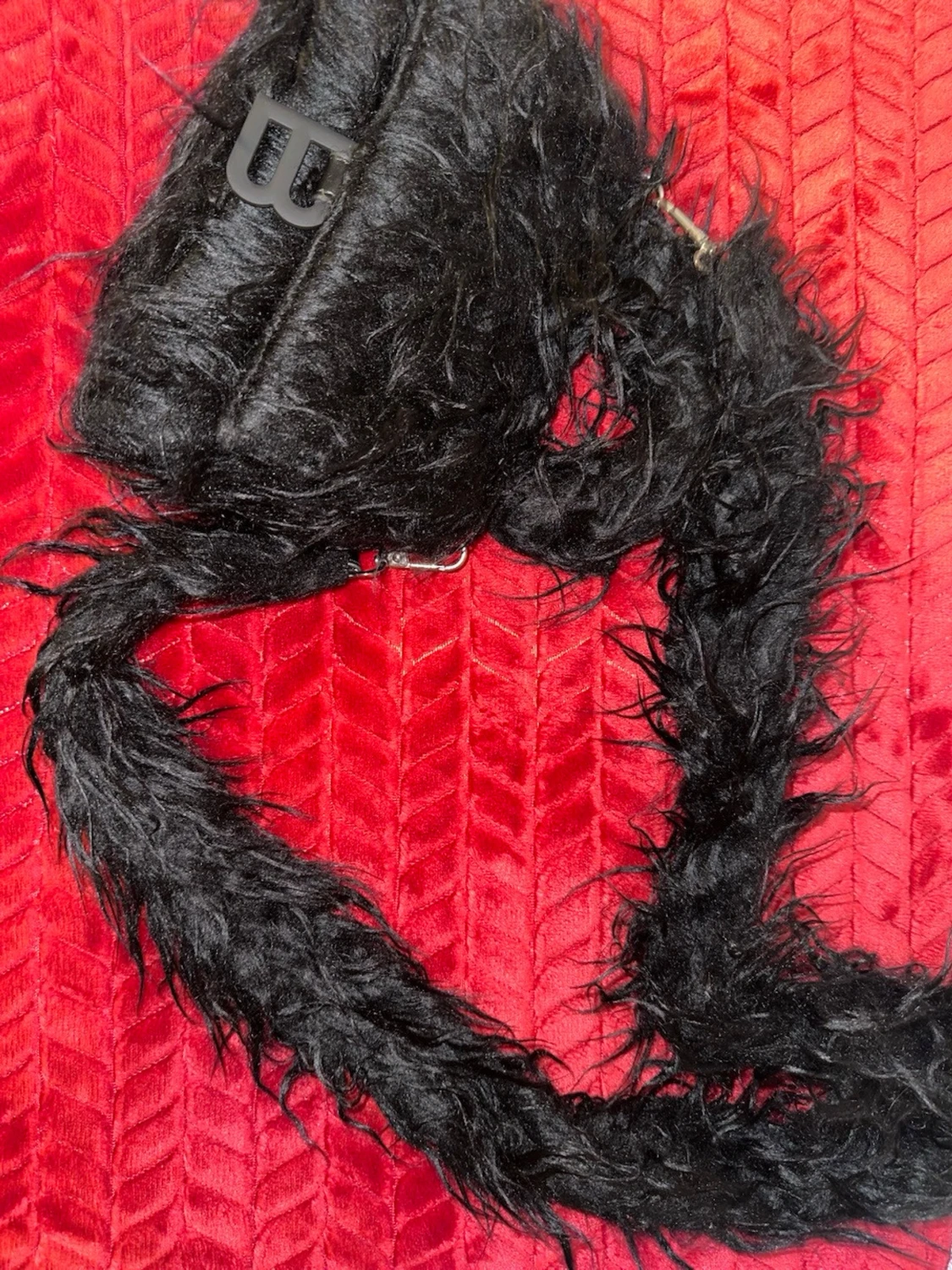 Svart fluffig axelväska - 1