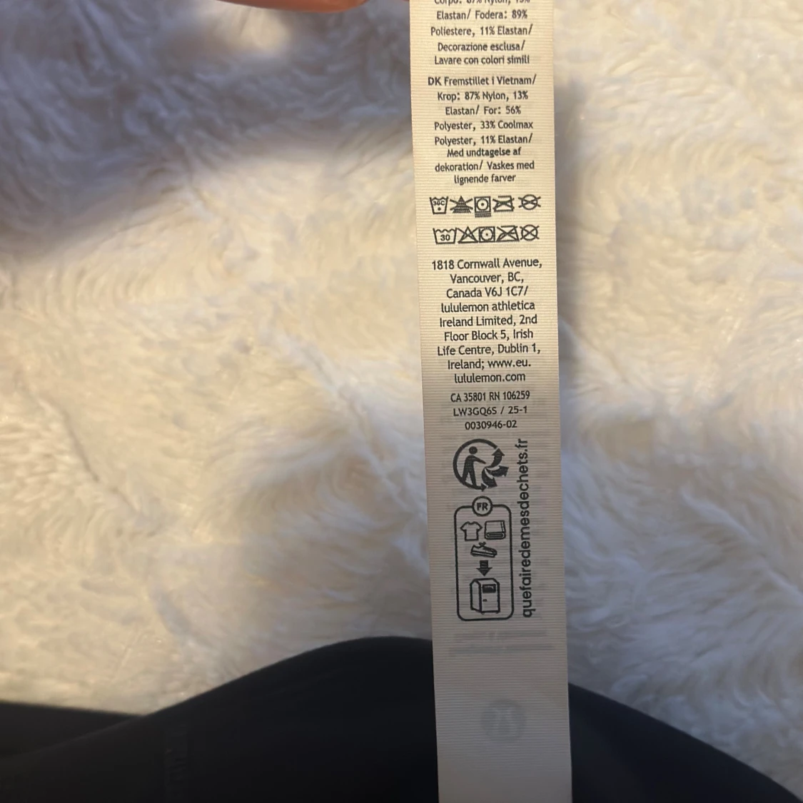 Svart träningsjacka från Lululemon - 4