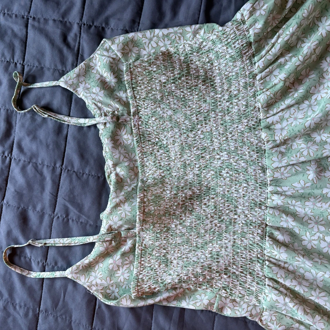 Grön blommig klänning med smock, M - 1