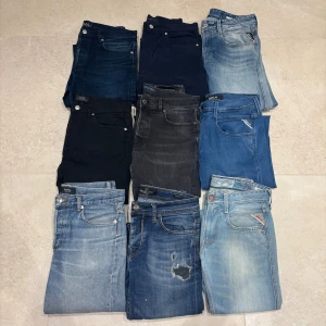 Replay, Valentino, A.P.C Jeans - Säljer av 9par jeans, tre par valentino, tre par Replay och tre par APC. Jensen är mellan mycket bra skick och nyskick!! Hör av dig vid intresse frågor ochfunderingar 