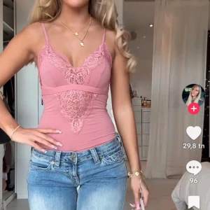 Rosa body  - Säljer denna super fina bodyn från Intimissimi då den inte kommer till användning, aldrig använt!