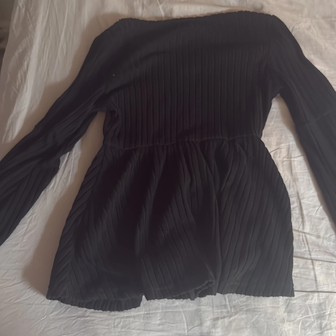 Svart ribbad långärmad blus - 2