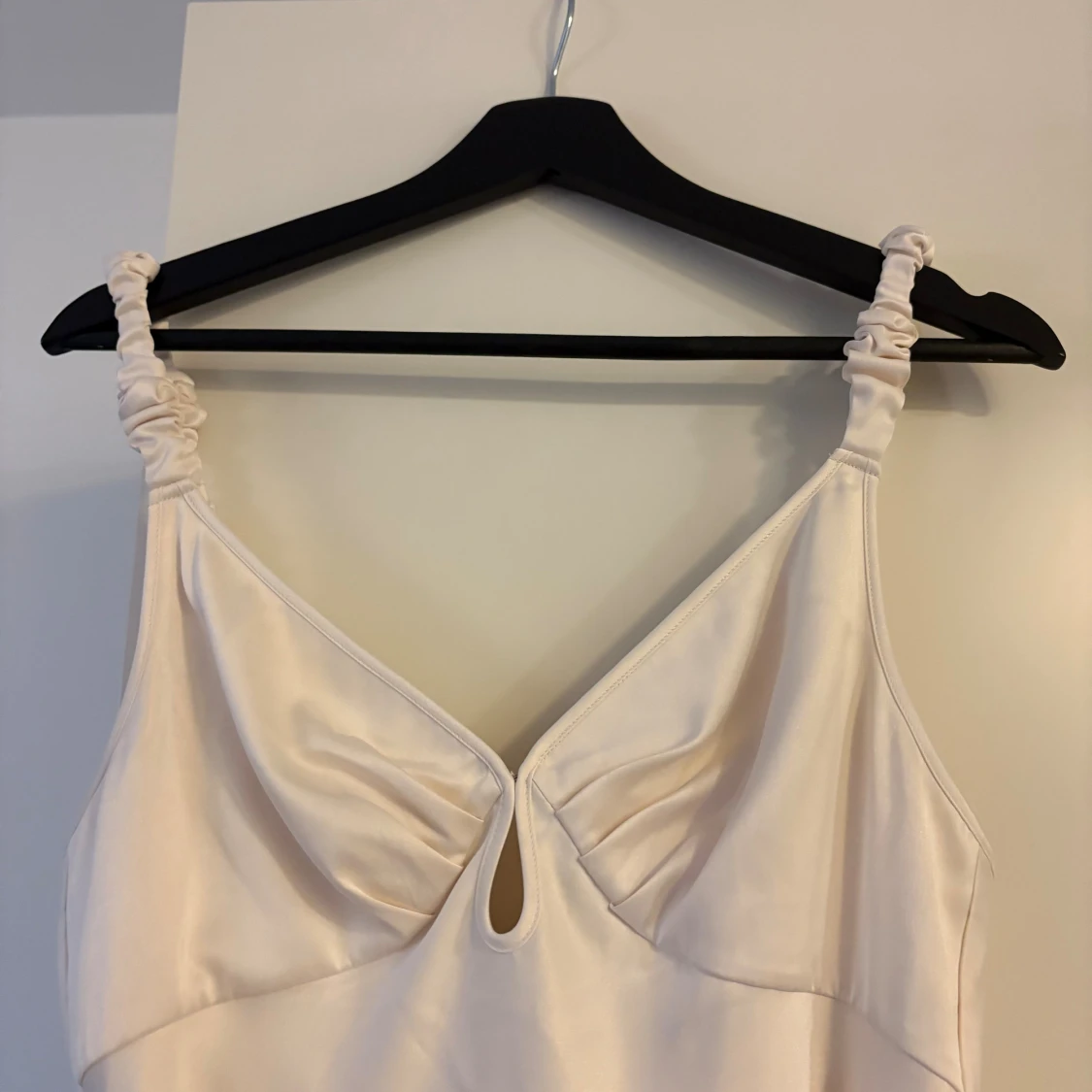 Champagnefärgad långklänning från Adoore - 1