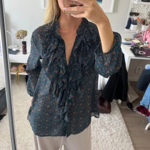 Blus - Så fin och unik🤗