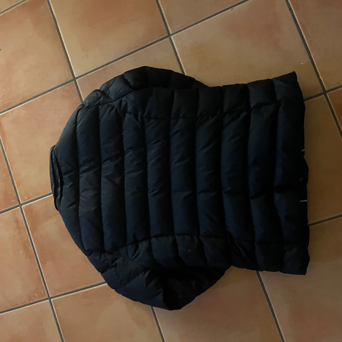 Svart pufferjacka från Tommy Hilfiger - 1