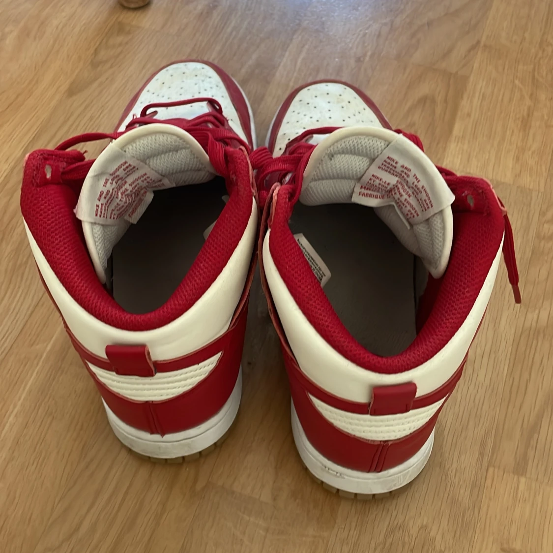 Nike Dunk High röd/vit sneakers - 4