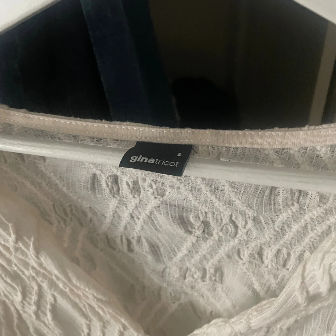 Vit volangblus från Gina Tricot - 2