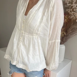 Ralph lauren blus - Säljer min Ralph Lauren blus som är i bra skick💗