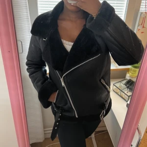 Svart mocha jacka - Perfekt nu till vintern/hösten! Strl S pris kan diskuteras vid snabbköp! 