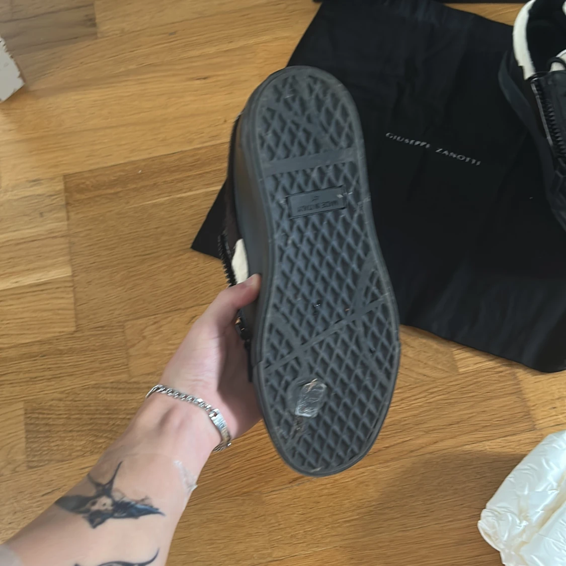 Giuseppe Zanotti sneakers med pälsdetaljer - 4