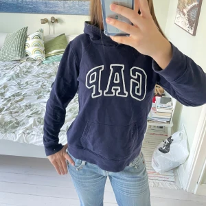 Gap hoodie  - Gap hoodie i strl M, passar M-Xs 🩷🩷