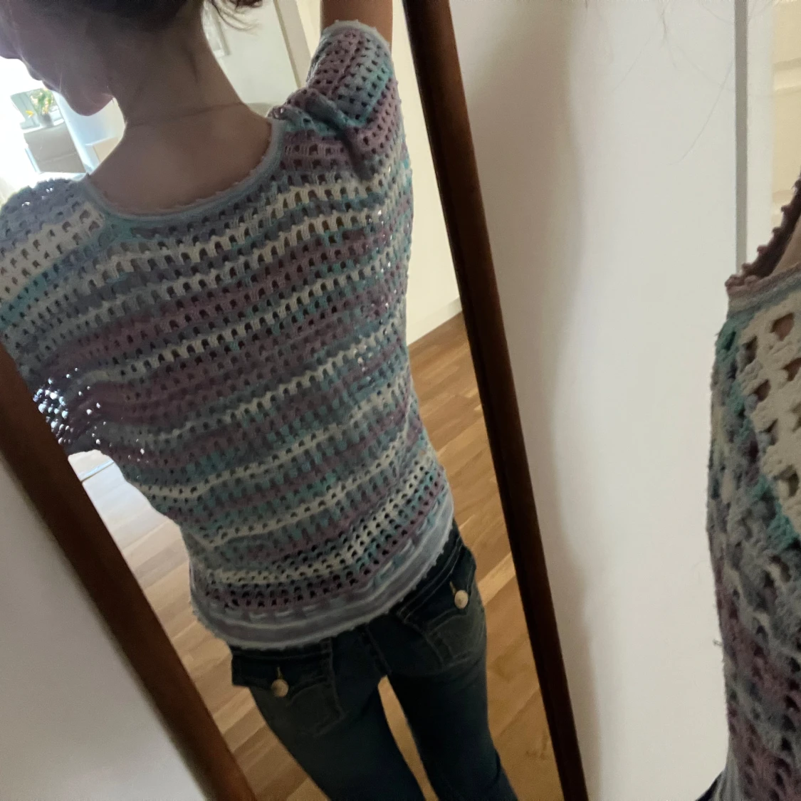 Pastellfärgad virkad topp med kort ärm - 3