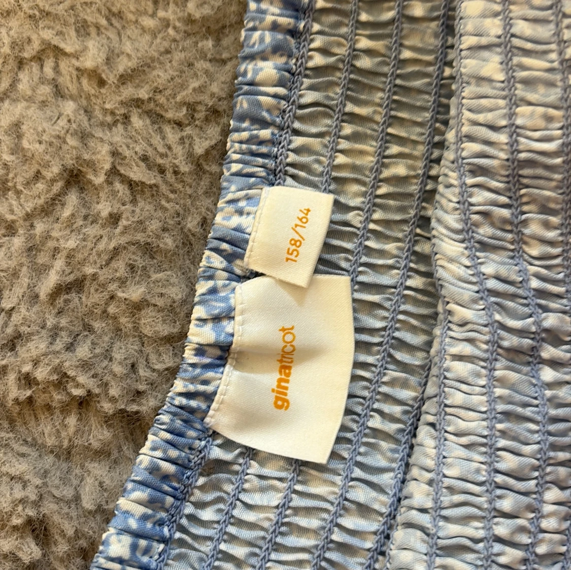 Blommig blå volangkjol från Gina Tricot - 1