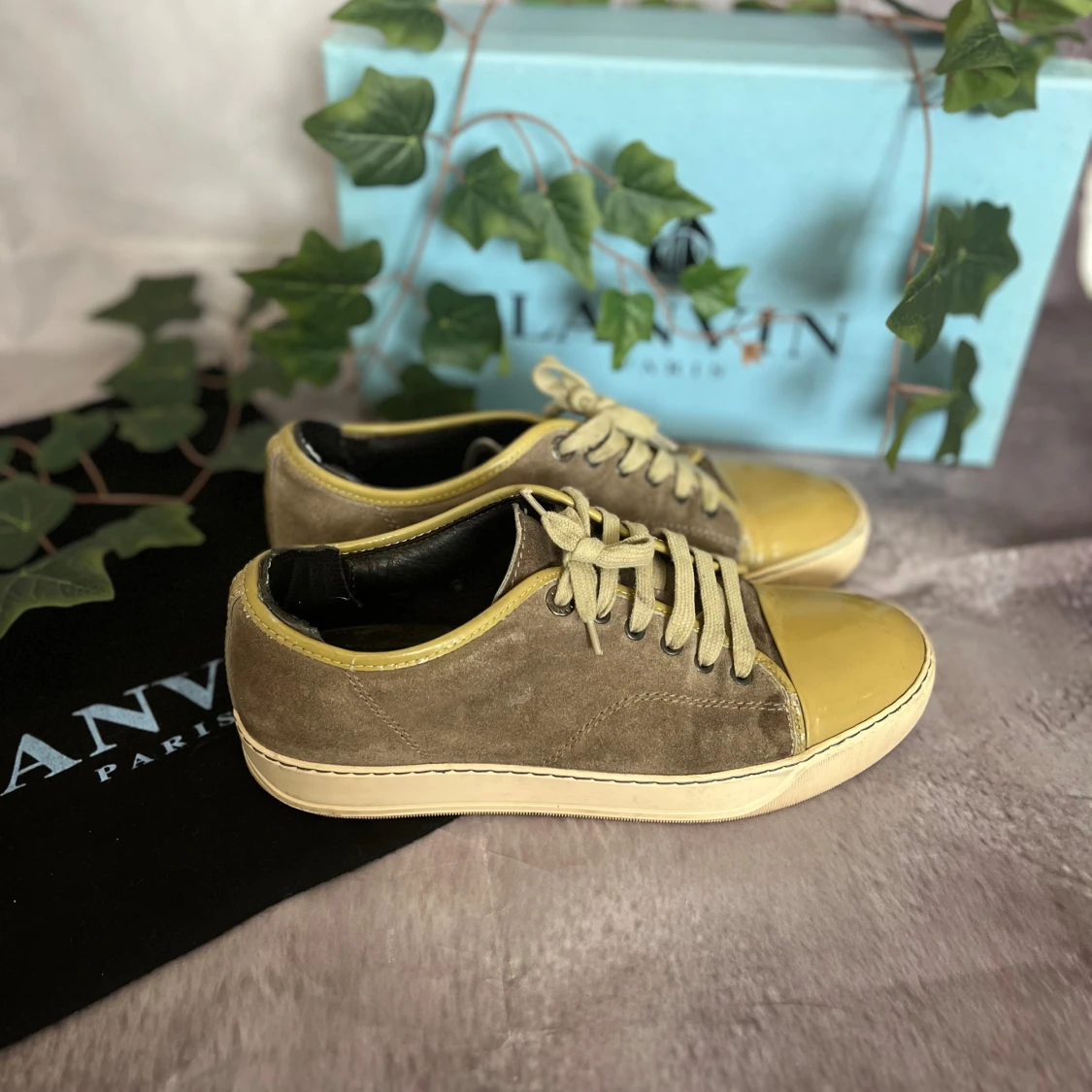 Lanvin Beige Mocka Sneakers med Lackad Tå – EU 41 / UK 7 – Mycket fint skick - 2