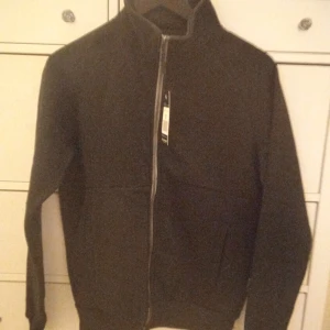 Dragkedje tröja utan luva - Helt ny tröja med dragkedja som har lappen kvar 