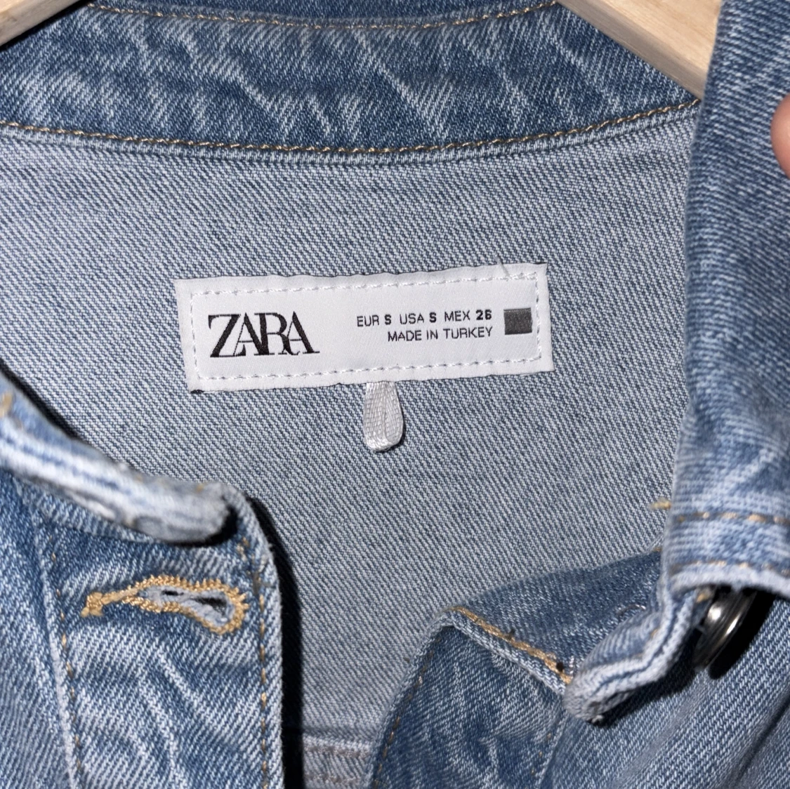Jeansklänning med knappar från Zara - 2
