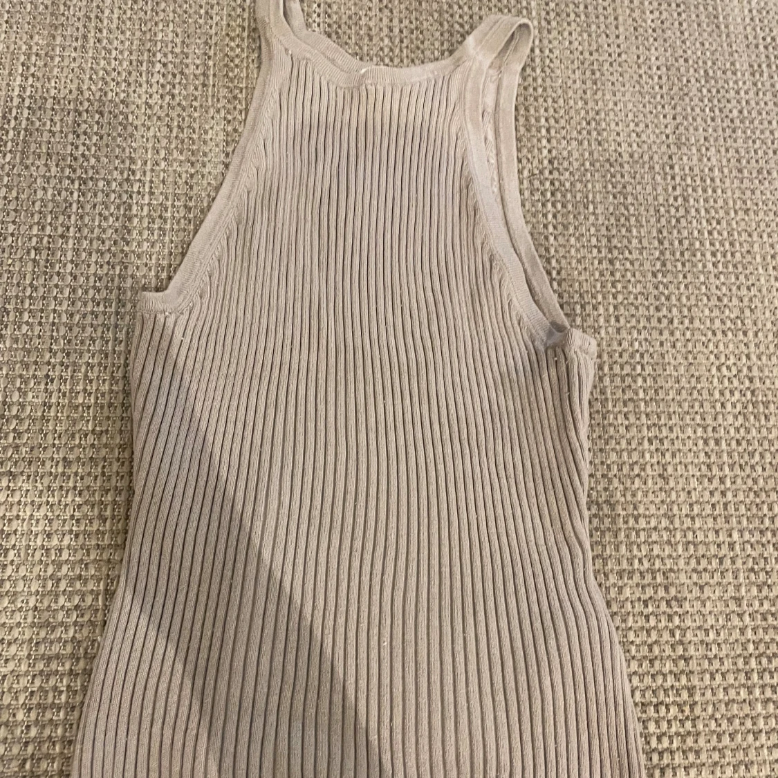 Beige ribbad linnetopp från H&M