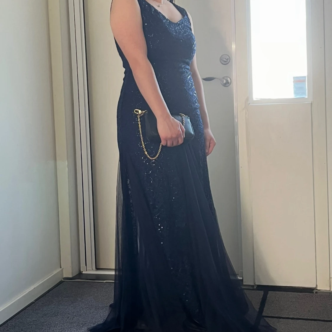 Marinblå glittrig långklänning - 3