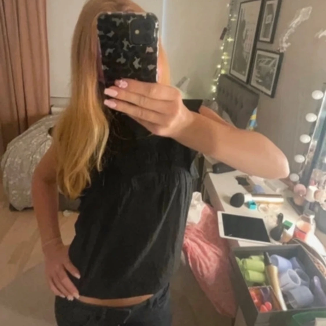 Svart blus med kort ärm - 1