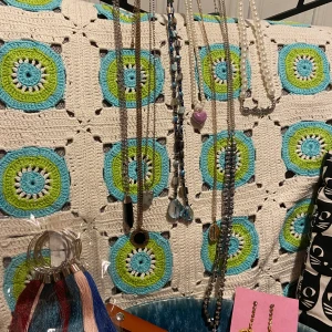 Smyckes bundle / mystery jewelry bag - Över 35 st saker , vintage smycken och lite nyare finns också , (1par örhängen är sålda - guld med svart diamant )