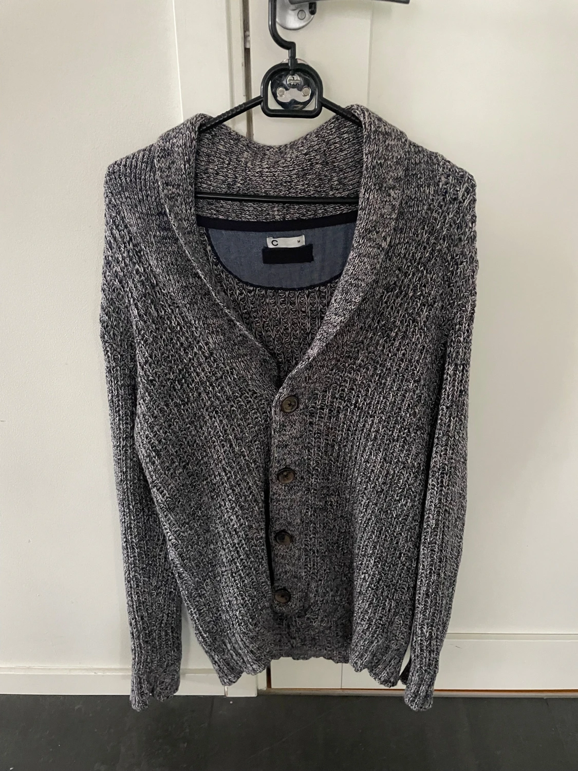 Mörkgrå kofta från COS